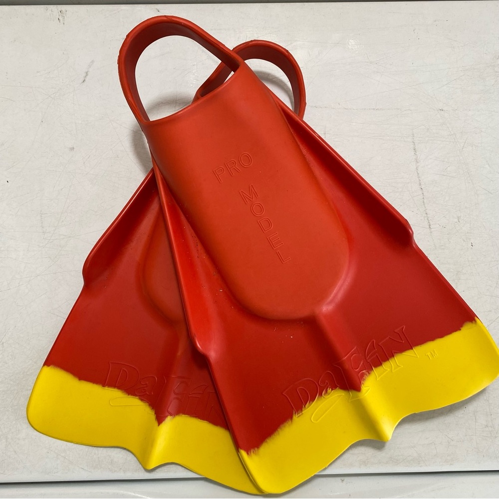 Da Fin flippers size small 5-6